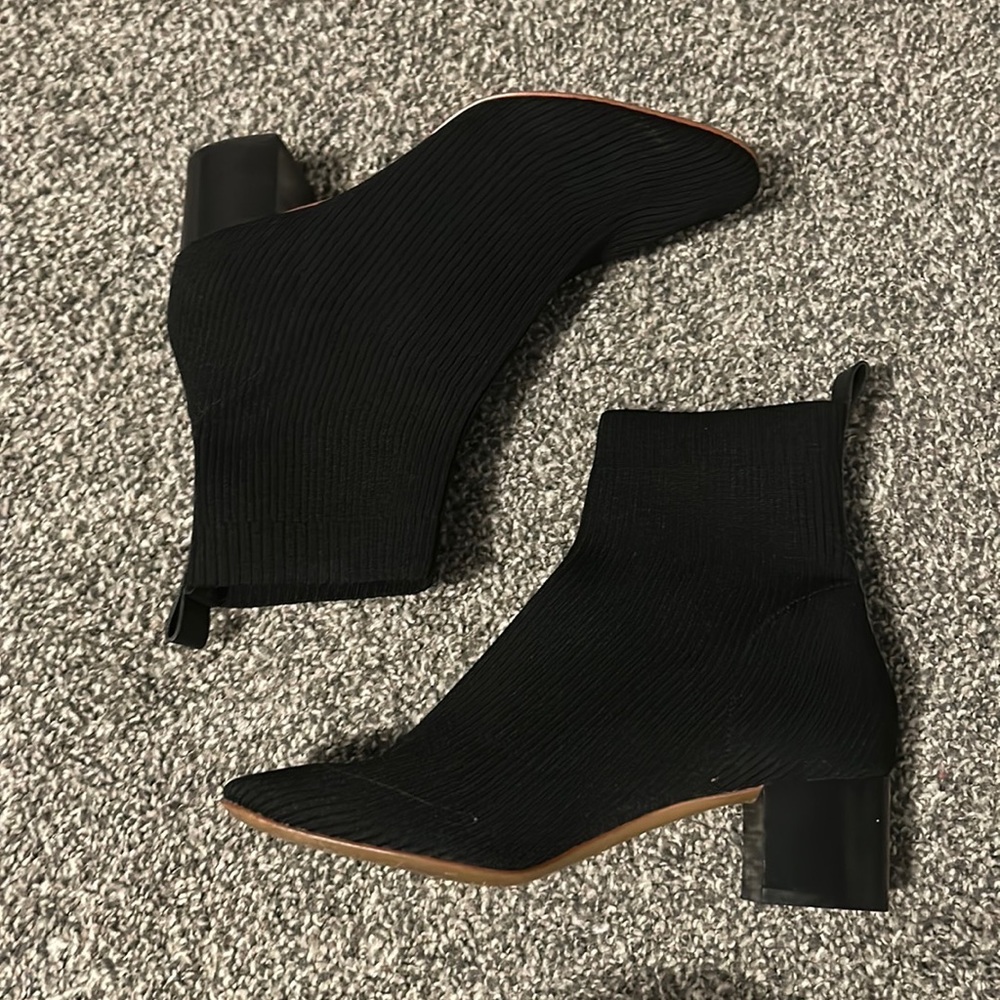Everlane The Glove Ribbed Sock Boot in Black